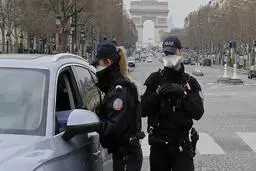 جریمه‌های کرونایی در فرانسه؛ ۳ سال حبس به اتهام سرفه به صورت پلیس 