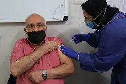 
احتمال تزریق دوز چهارم واکسن کرونا در سال آینده
