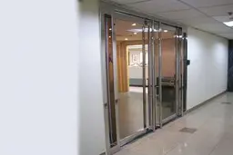 نقش دودبند شیشه‌ای در طراحی ساختمان‌های امروزی