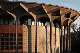 کارتن خوابی در اطراف ساختمان تئاتر شهر