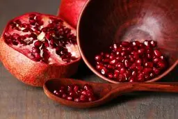 با این روش می‌تونی تا یک سال انار تازه داشته باشی! | روش بسته‌بندی انار +ویدئو