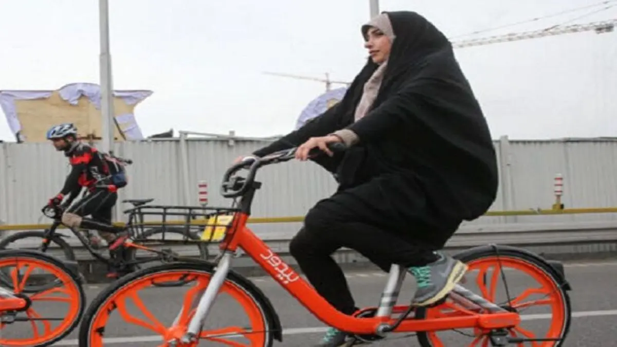 
ممنوعیت دوچرخه سواری زنان در مشهد؟
