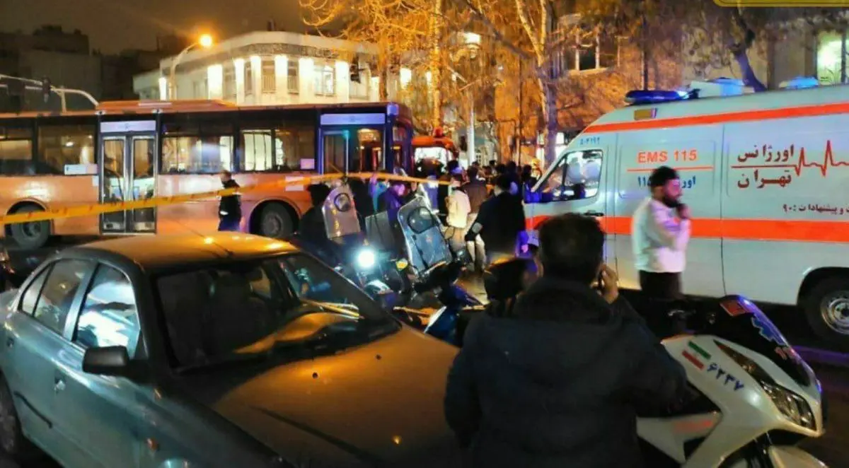 تصادف شدید خودرو آتش‌نشانی با اتوبوس در تهران
