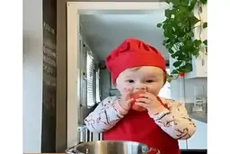 کودکی که به صورت حرفه‌ای آشپزی می‌کند!+ویدئو