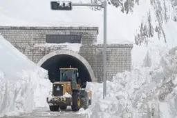  بارش برف در ۱۲ محور کوهستانی استان گیلان
