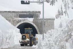  بارش برف در ۱۲ محور کوهستانی استان گیلان