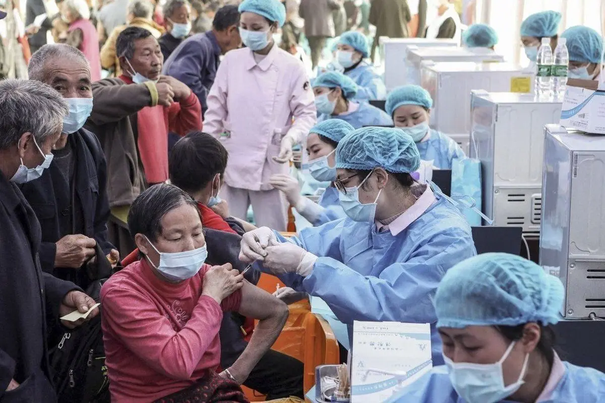 
چین چند درصداز  جمعیت خود را کاملاً واکسینه کرد؟
