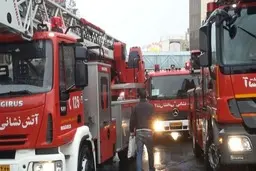 آتش نشانی که پای صحبت دختر جوانی نشسته که می‌خواست از پل بزرگراه امام‌علی خود را به پایین پرت کند + فیلم