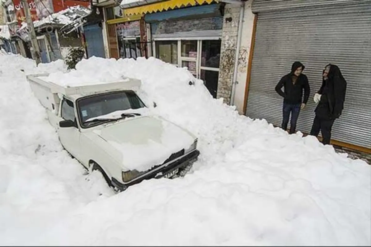 کولاک وحشتناک برف خودروها را در گردنه الماس گرفتار کرد +ویدئو