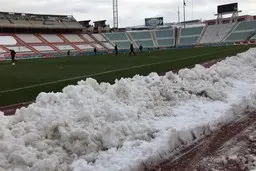 ورزشگاه یادگار امام |  بازی تراکتور و پیکان به دلیل قطع برق متوقف شد
