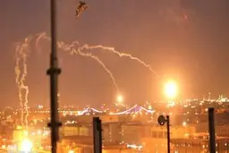 حمله راکتی به سفارت آمریکا در عراق |صدای سه انفجار در منطقه سبز بغداد شنیده شد 