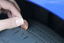  چطور با یک سکه متوجه شویم زمان تعویض لاستیک ماشینمان فرا رسیده است؟