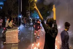 اغتشاشگری که روسری و مانتویش را درآورد | اعترافات مهم یک اغتشاشگر پس از دستگیری+ویدئو 