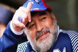  کرونا  |  اسطوره فوتبال آرژانتین قرنطینه شد