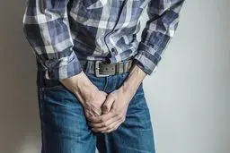 کندن آلت تناسلی متجاوز توسط قربانی | زنی آلت تناسلی مرد متجاوز را برید!