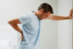 شایع ترین علت کمر درد در مردان یافت شد | علت کمر درد مردان بعد از  رابطه جنسی