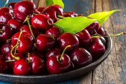 میدونستی چیدن میوه با ماشین آلات کشاورزی چطوریه؟ | لحظه چیدن گیلاس ها از درخت رو توسط ماشین ببینید | یک دونه گیلاس هم حروم نشد! +ویدئو