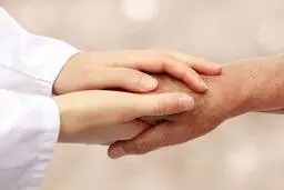 کمک کنید به راه رفتن پسر بچه 4 ساله