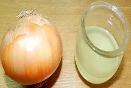  آب پیاز را دور نریزید | معجزات عجیب آب پیاز که هرگز نمی‌دانستید 