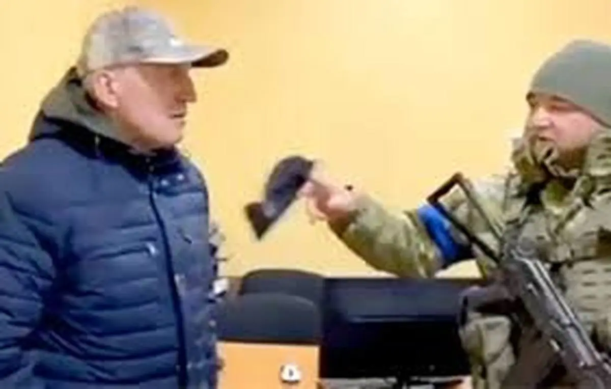 تحقیر سفیر بلاروس توسط یک نظامی اوکراینی+ویدئو 