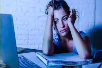 «چرا من اینقدر بی کفایتم»: وقتی موفقیت های خود را نمی بینید