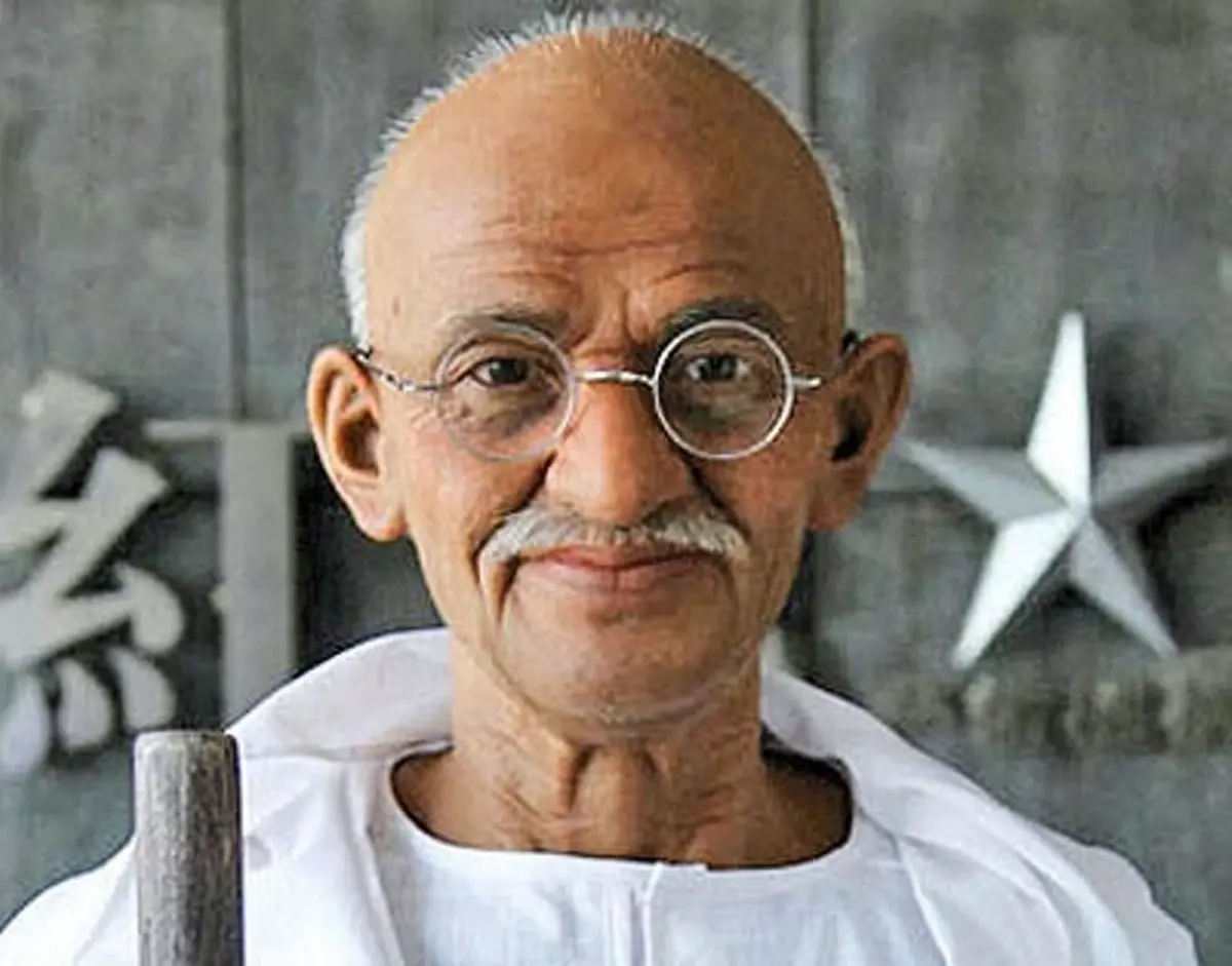 سی عبارت از مهاتما گاندی (۱۹۴۸-۱۸۶۹)