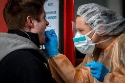 شهروندان فنلاندی بدون ترک وسایل نقلیه خود، تست کرونا می‌دهند 