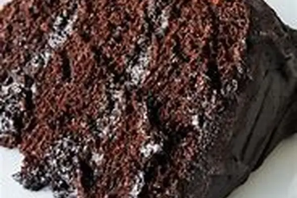 کیک فول شکلاتی و گردو با فیلینگ موز و شکلات | طرز تهیه کیک شکلاتی کافه ای 