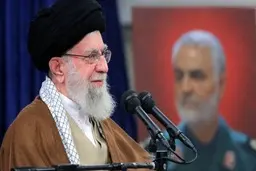 رهبر انقلاب: راهبرد همیشگی شهید سلیمانی احیای جبهه مقاومت بود
