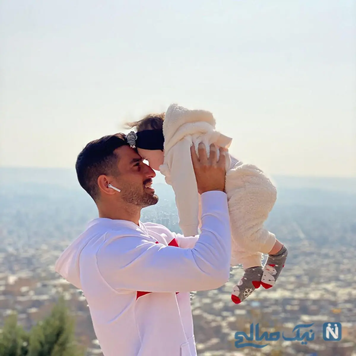 احسان حاج صفی دخترشو برده استادیوم آ.اک +ویدئو 