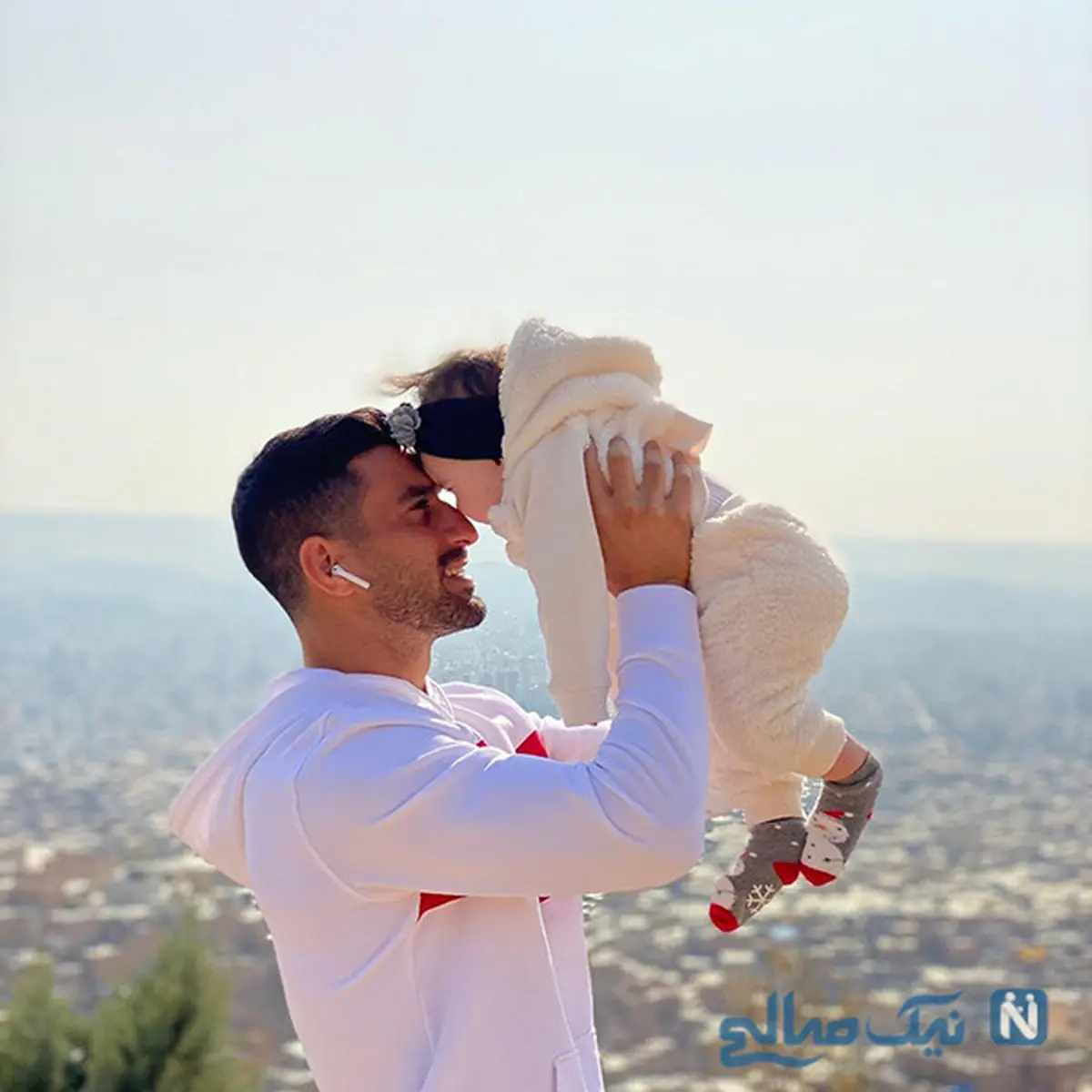 احسان حاج صفی دخترشو برده استادیوم آ.اک +ویدئو 
