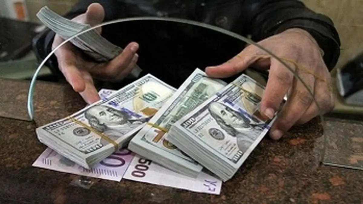  دلار  |   افزایش ۲۹۰ تومانی قیمت دلار در صرافی‌ها