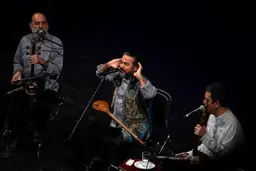 عذرخواهی بابت آوازخوانی پرواز همای در پخش زنده 