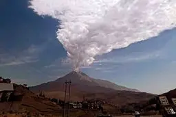 بلند شدن بخار و گاز از دماوند؛ یعنی فوران و انفجار آتشفشان ؟
