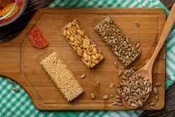 یک سوهان خونگی کنار چای میچسبه نه؟! | طرز تهیه سوهان خانگی +ویدئو