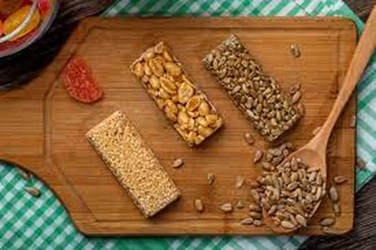یک سوهان خونگی کنار چای میچسبه نه؟! | طرز تهیه سوهان خانگی +ویدئو
