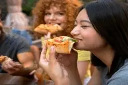  فواید فراوان جویدن غذا بر عملکرد بدن | هشدار به کسانی که غذا رو خوب نمیجوند