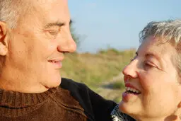  شوخ طبعی چه اثری بر روابط عاطفی دارد؟