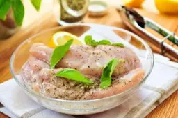 سینه مرغ رو تا الان اشتباه مزه دار می‌کردی | آموزش ویدئویی 4 مدل مزه دار کردن مرغ