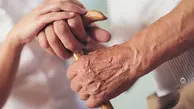 مادربزرگ نابینایی که برای اولین بار نوه‌اش را در آغوش می‌کشد!+ویدئو