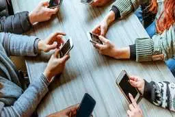 تاثیر بلندمدت شبکه‌های اجتماعی بر جامعه چیست؟ | اقتصاد توجه