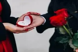 بازیگر زن معروف، به خواستگاری مرد موردعلاقه اش رفت