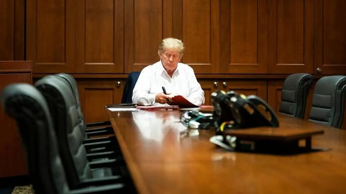 رئیس کارکنان کاخ سفید: ترامپ تب داشت و سطح اکسیژن خونش به سرعت افت کرده بود