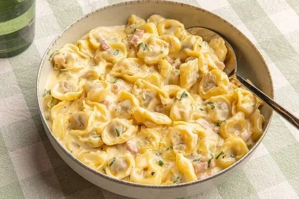 کاربونارا؛ اصالت در سادگی | وقتی چند ماده ساده، یک شاهکار ایتالیایی می‌سازند +ویدئو