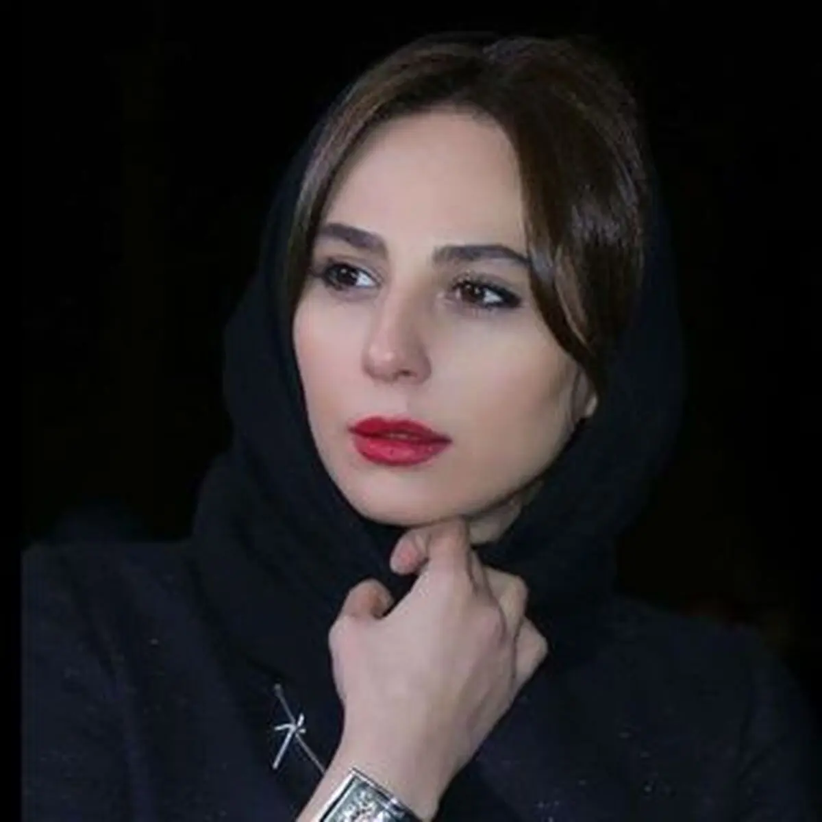 رعنا آزادی‌ور و فرزندش در پشت صحنه سریال جدیدش