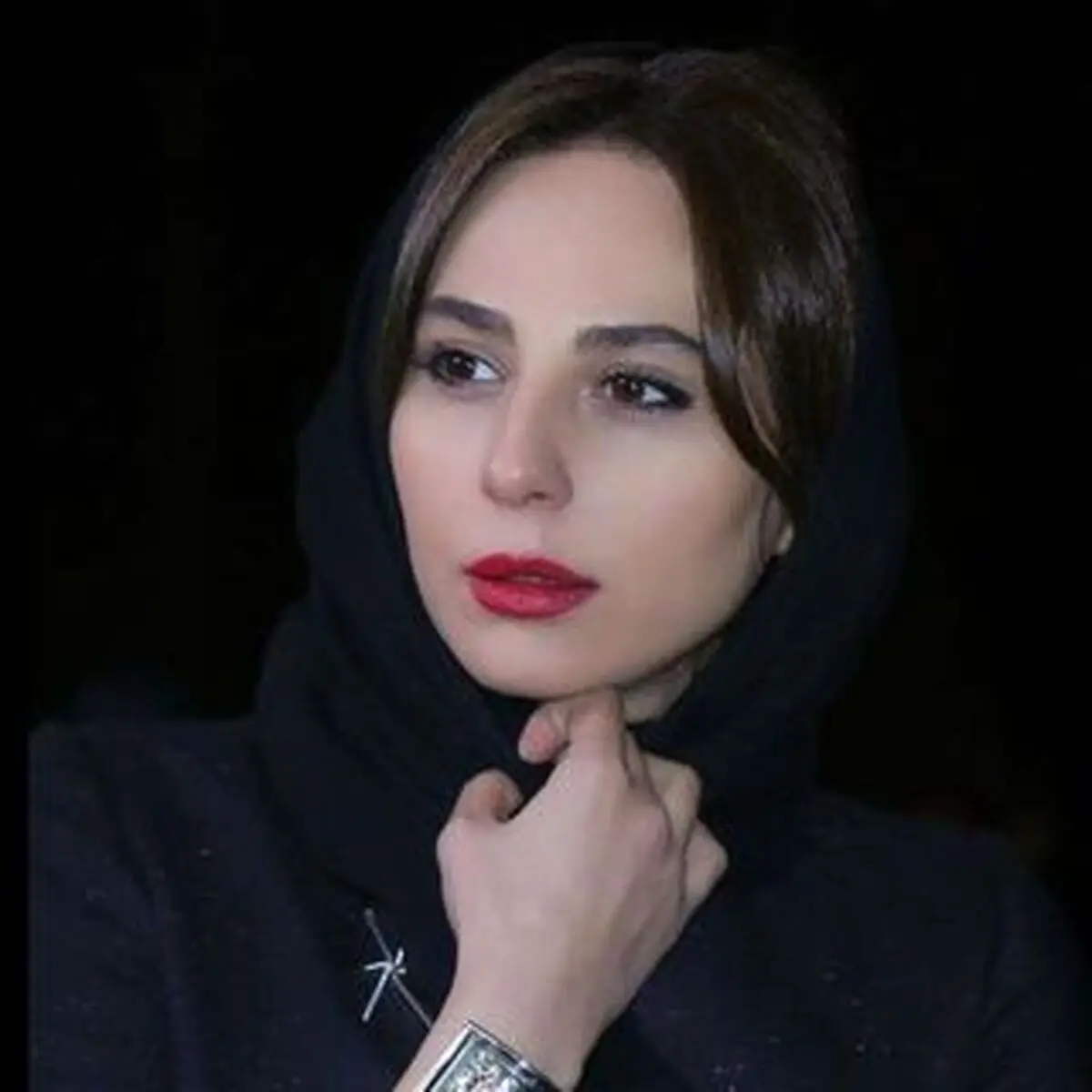 رعنا آزادی‌ور و فرزندش در پشت صحنه سریال جدیدش