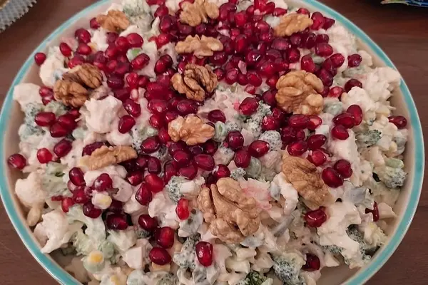 طرز تهیه سالاد انار و گل کلم | به جرات می‌گم خوشمزه‌ترین سالاد فصلی می‌شه که خوردی! +ویدئو