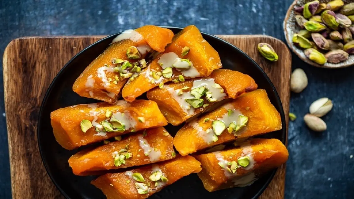 طرز تهیه دسر کدو حلوایی پاییزی | دسری خوشمزه و مجلسی با عطر زعفران و گلاب +ویدئو