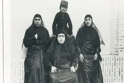 تصاویری عتیقه و لورفته از حرمسرای ناصرالدین شاه قاجار | این تصاویر را هرگز ندیده‌اید!