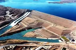 وضعیت بحرانی بزرگترین سد خاکی ایران | حجم آب سد کرخه در سال ۹۸ و ۱۴۰۱ +ویدئو